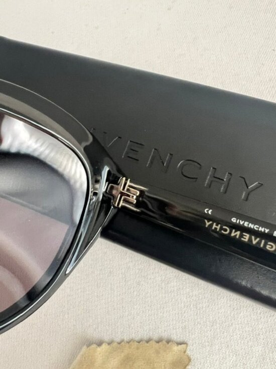 Givenchy SGV 931 COL. 0U88 Italy Black Cat Eye Sunglasses Shades main image 6